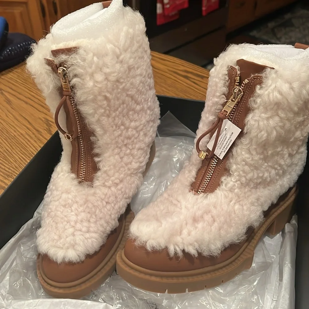 Coach Leona Sherpa boots NEW - Picture 2 of 3